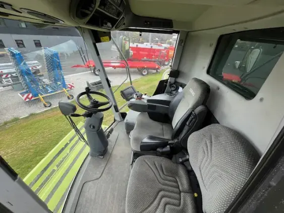 CLAAS LEXION 650 - Photo 7