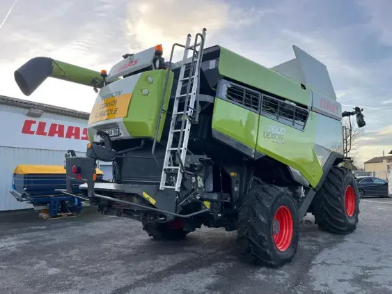 CLAAS LEXION 7600 - Photo 7