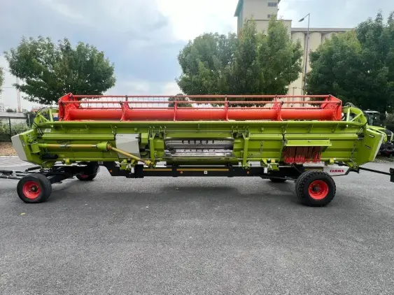 CLAAS LEXION 7400 - Photo 19