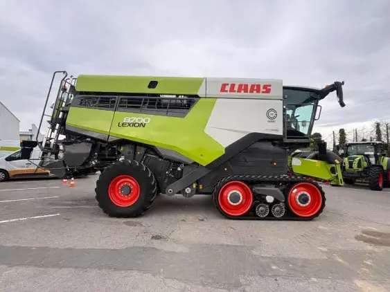 CLAAS LEXION 8700 TT - Photo 8