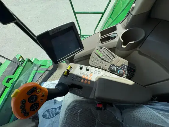 JOHN DEERE T660i - Photo 11