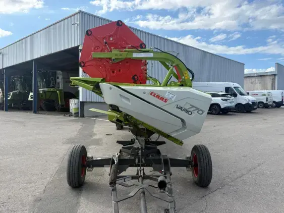 CLAAS TRION 730 - Photo 22