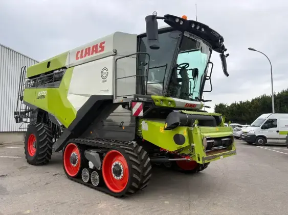 CLAAS LEXION 8700 TT - Photo 1