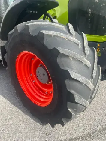 CLAAS Axion 830 Hexashift cis+ - Photo 9