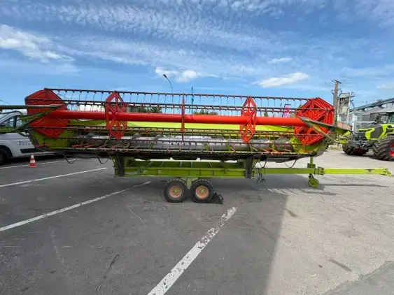 CLAAS LEXION 520 - Photo 19