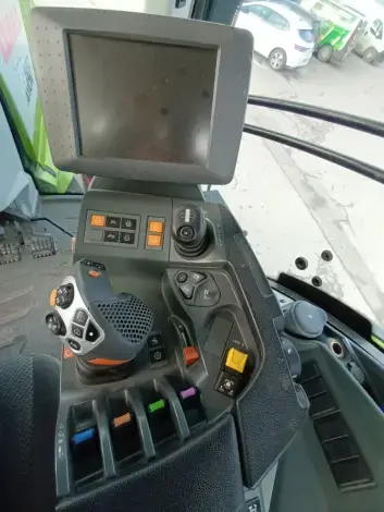 CLAAS AXION 920 - Photo 18