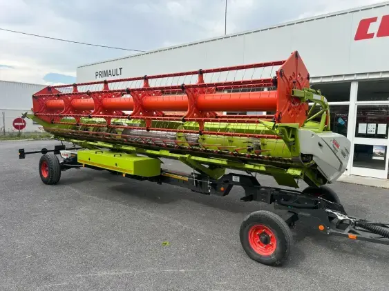 CLAAS LEXION 7400 - Photo 16