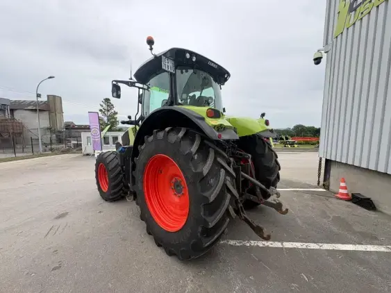 CLAAS AXION 800 - Photo 5