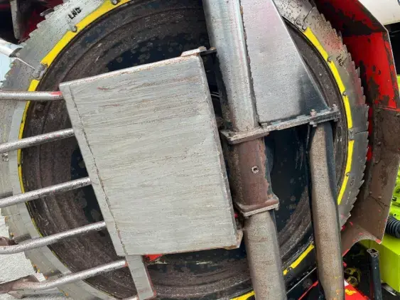 CLAAS JAGUAR 840 - Photo 22