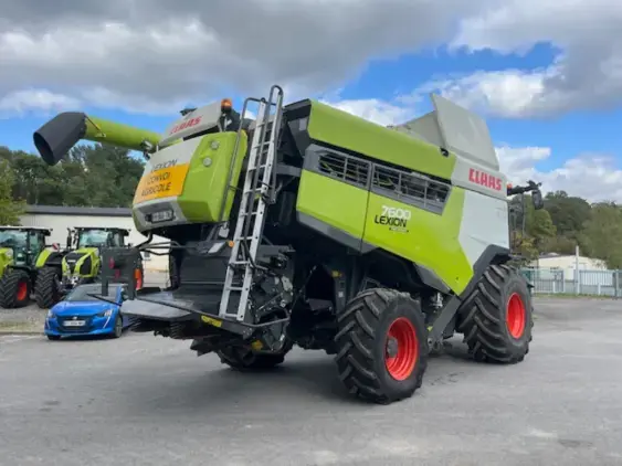 CLAAS LEXION 7600 - Photo 7