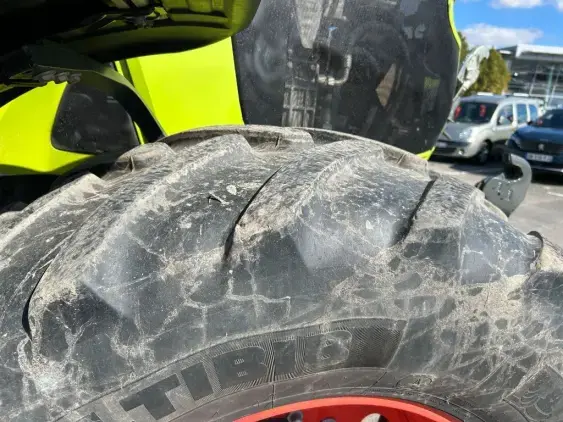 CLAAS Axion 810 cmatic  - Photo 9