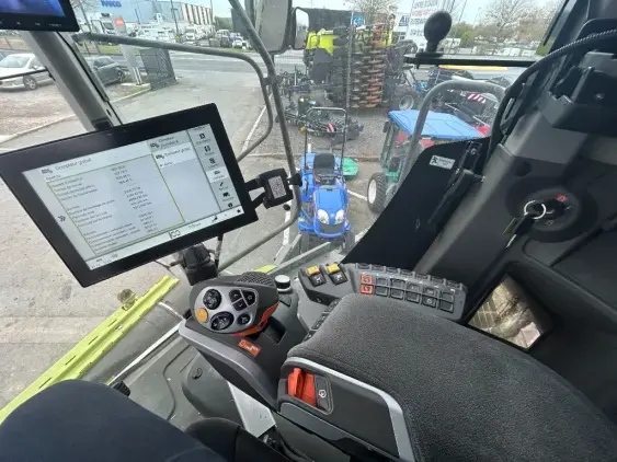 CLAAS Lexion 7400 - Photo 10