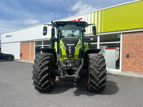 CLAAS AXION 830 - Photo 4