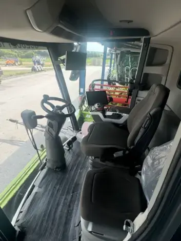 CLAAS LEXION 8700 TT - Photo 17