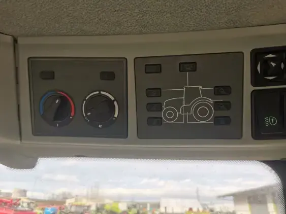 CLAAS ARION 650 - Photo 10