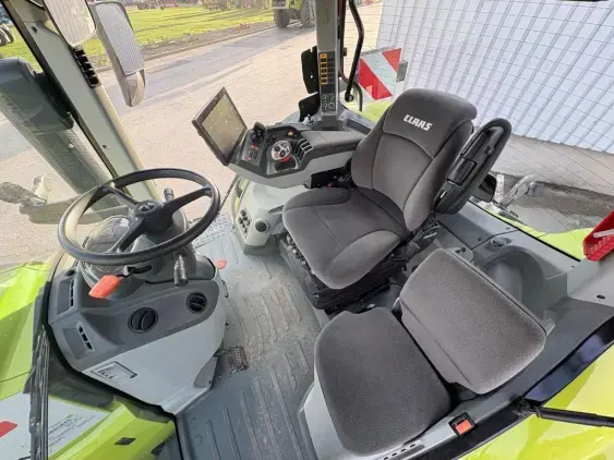 CLAAS AXION 830 CMATIC - Photo 11