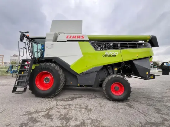 CLAAS Lexion 6700 - Photo 4