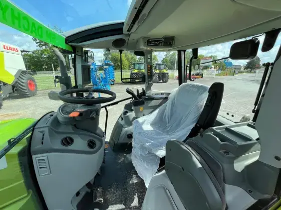 CLAAS Arion 470 - Photo 13