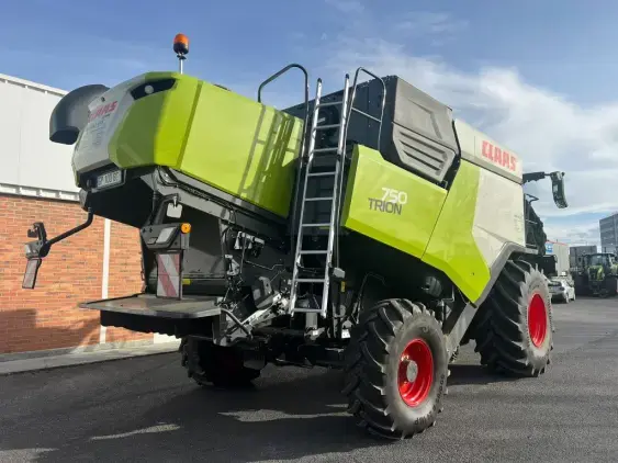CLAAS TRION 750 - Photo 8