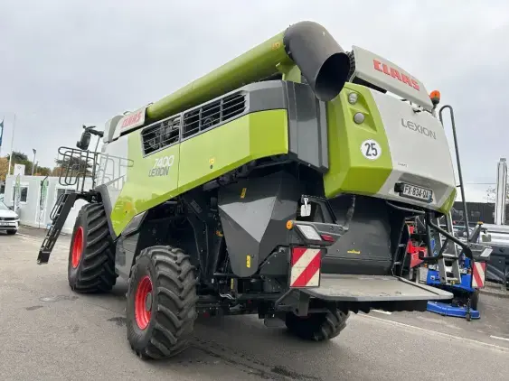 CLAAS Lexion 7400 - Photo 5