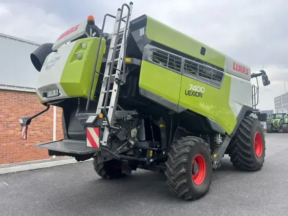 CLAAS LEXION 7400 - Photo 7