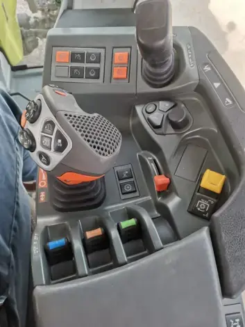 CLAAS AXION 870 CMATIC - Photo 10