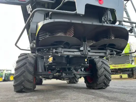 CLAAS LEXION 7600 - Photo 13