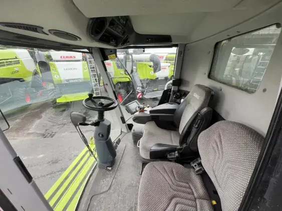 CLAAS LEXION 750 - Photo 12