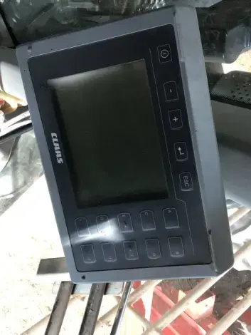 CLAAS Variant 480 - Photo 7