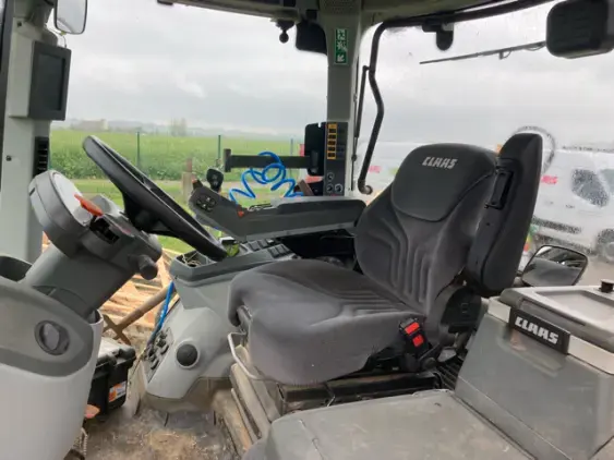 CLAAS AXION 810 - Photo 9