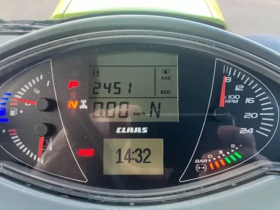 CLAAS AXION 810 - Photo 11