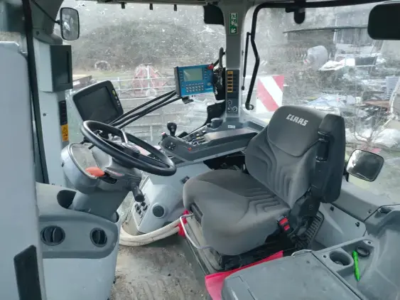 CLAAS AXION 920 CIS+ - Photo 2