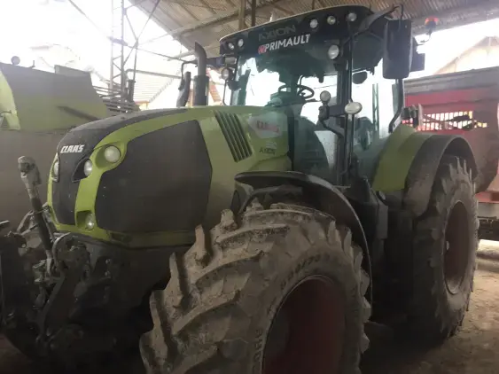 CLAAS AXION 830 - Photo 2