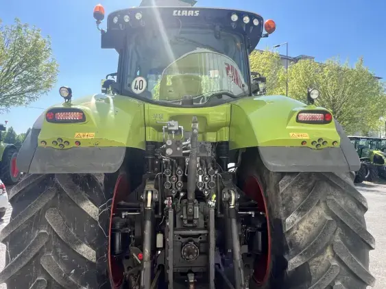 CLAAS AXION 920 - Photo 8