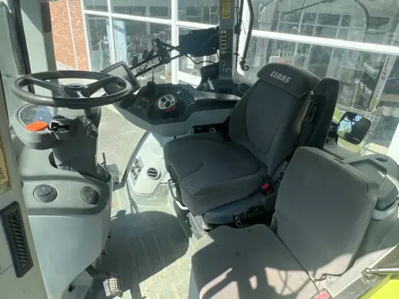 CLAAS AXION 920 - Photo 11