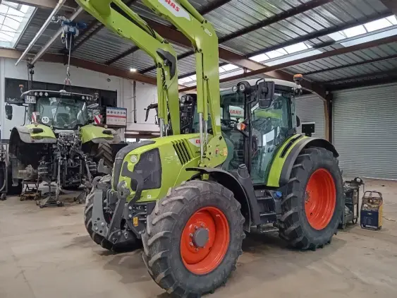 CLAAS ARION 450 PANORAMIC - Photo 1