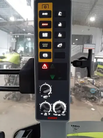 CLAAS ARION 450 PANORAMIC - Photo 11