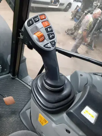 CLAAS ARION 450 PANORAMIC - Photo 20