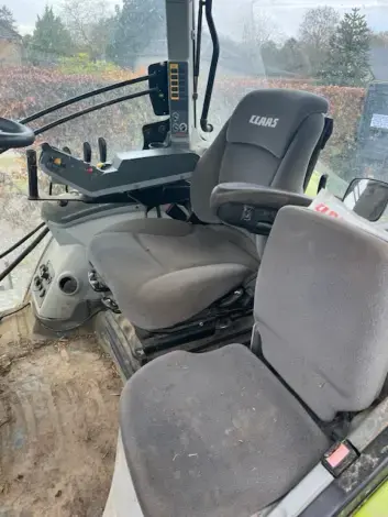 CLAAS AXION 800 - Photo 10