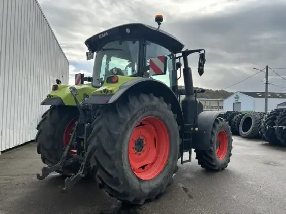CLAAS ARION 610 - Photo 7
