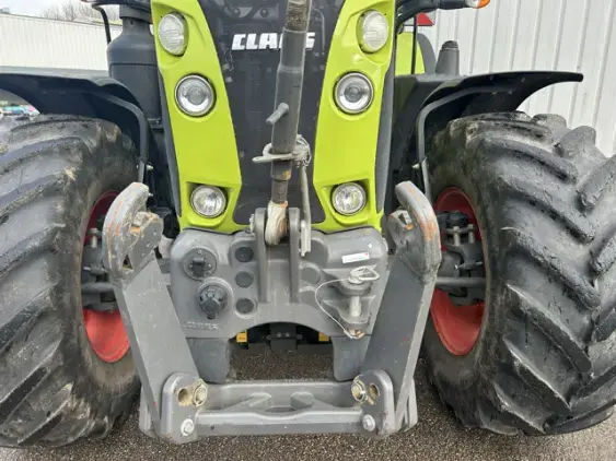 CLAAS ARION 610 - Photo 9