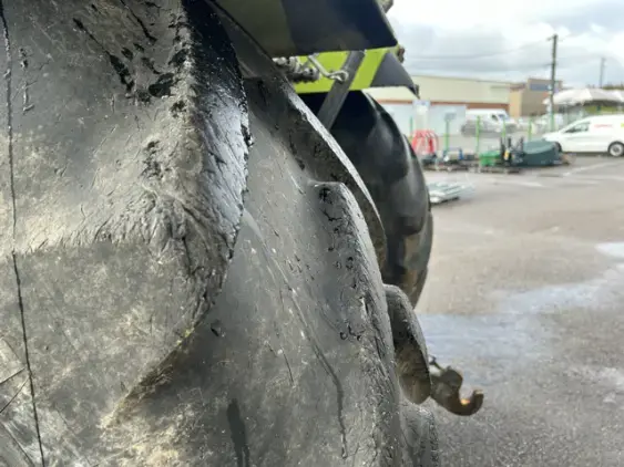 CLAAS ARION 610 - Photo 12