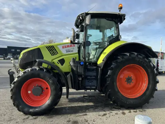 CLAAS AXION 830 - Photo 4