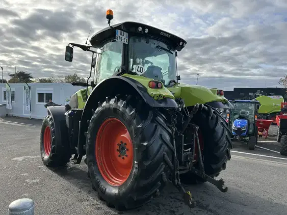 CLAAS AXION 830 - Photo 5