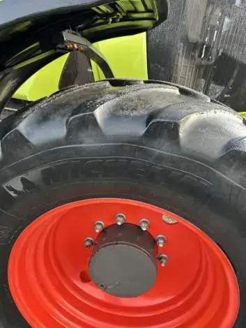 CLAAS AXION 830 - Photo 11