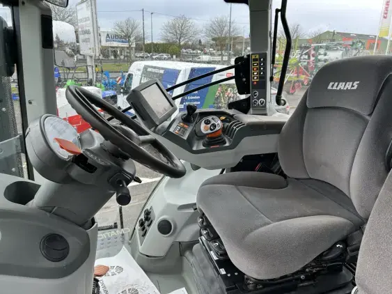 CLAAS Axion 810 cmatic  - Photo 8