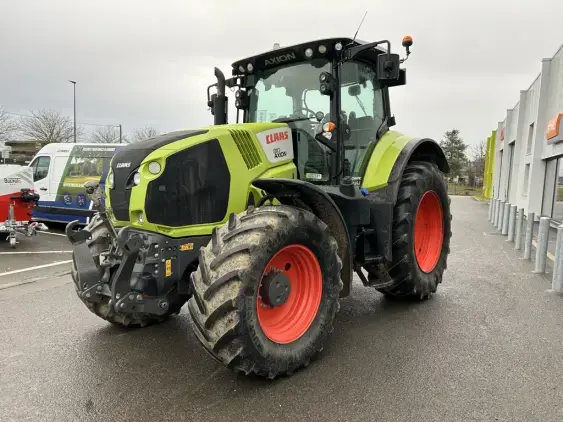 CLAAS Axion 810 cmatic  - Photo 16