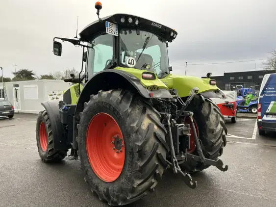 CLAAS Axion 810 cmatic  - Photo 18