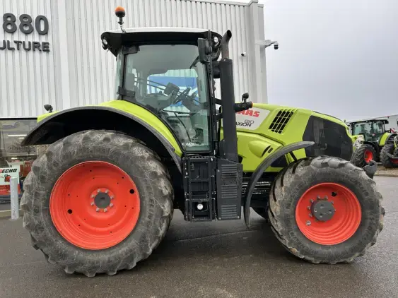 CLAAS Axion 810 cmatic  - Photo 19