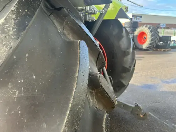 CLAAS ARION 630 - Photo 12
